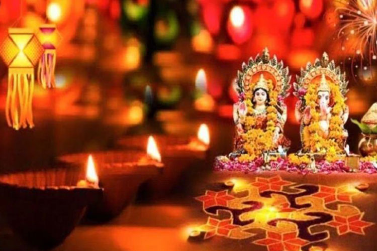 What to do on Diwali so that Maa Lakshmi's grace remains on you..