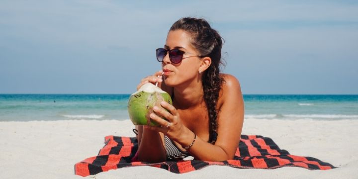 Model with Coconut